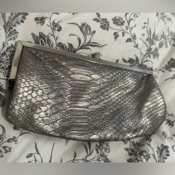 BUNDLE: Silver clutch and beaded multi-layer bracelet - Picture 5 of 9